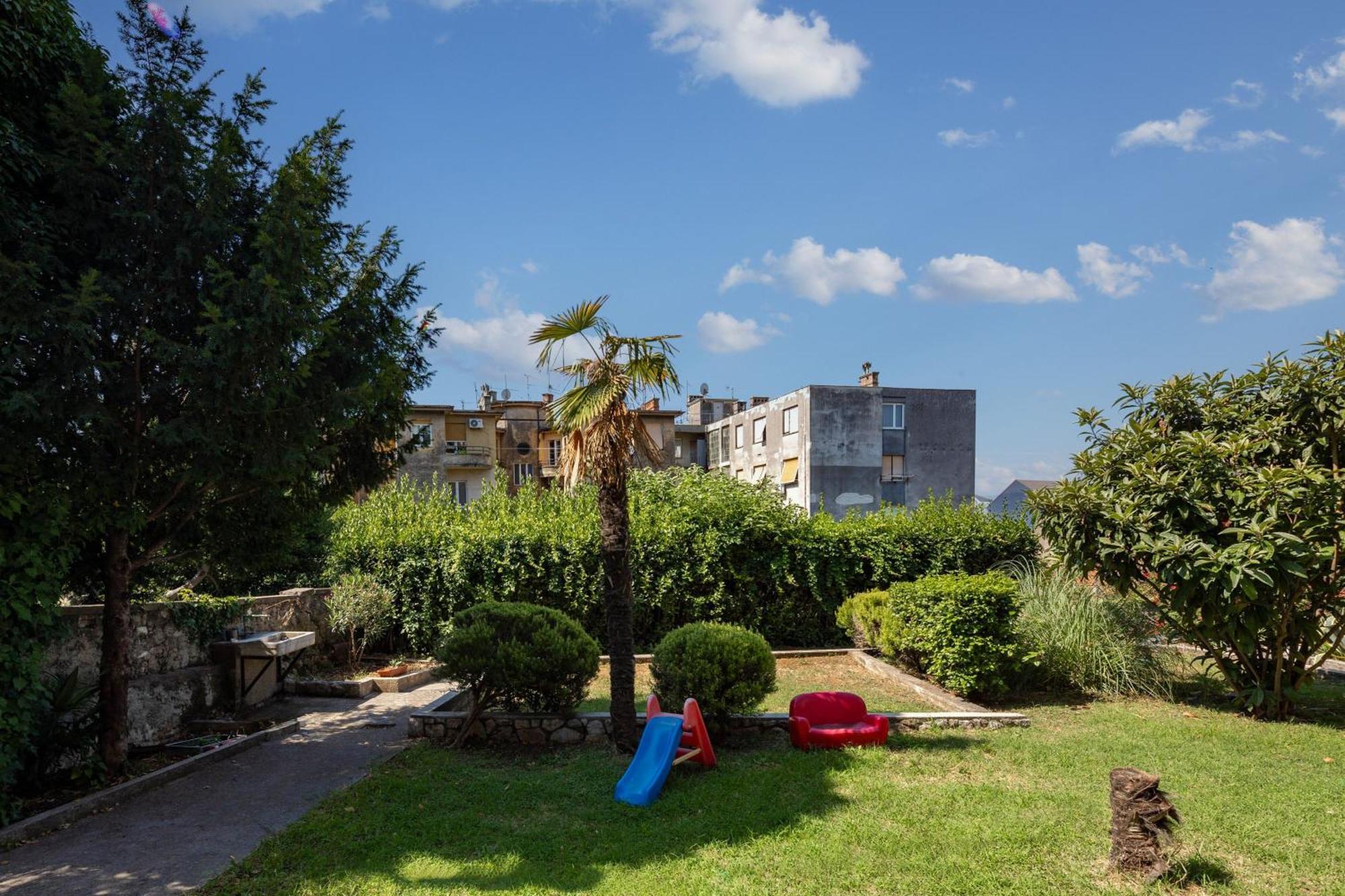 City Apartment With Garden - Happy Rentals Fiume Kültér fotó